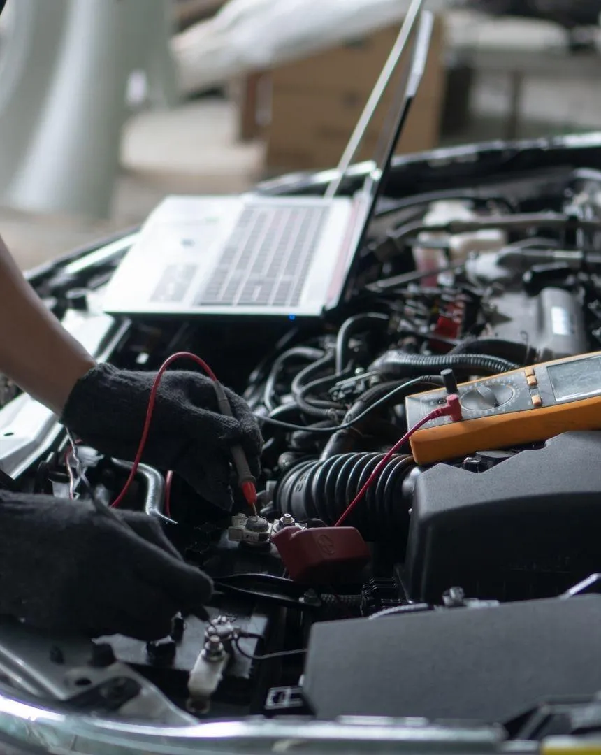 Electrical diagnostics with laptop on engine